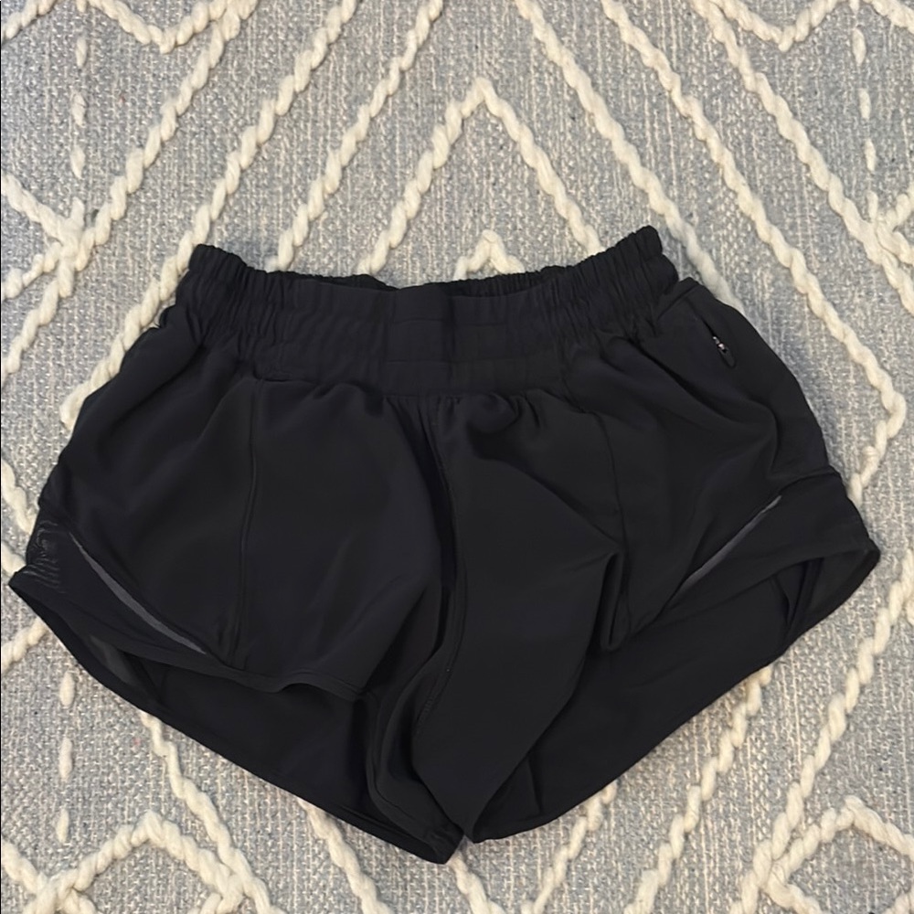 Lululemon Hotty Hots low rises 2.5”